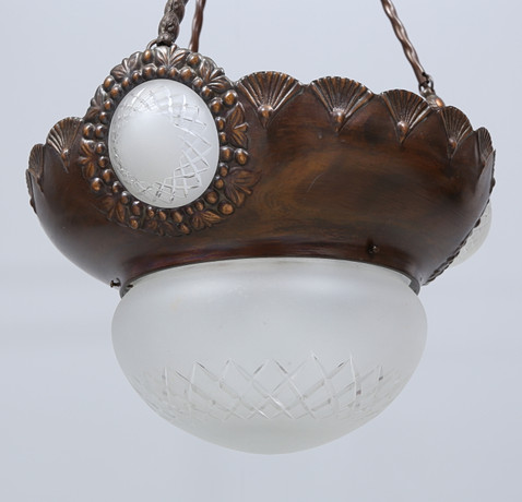 TAKLAMPA, jugend, koppar och glas, tidigt 1900 tal. på auktion hos Gomér & Andersson Linköping