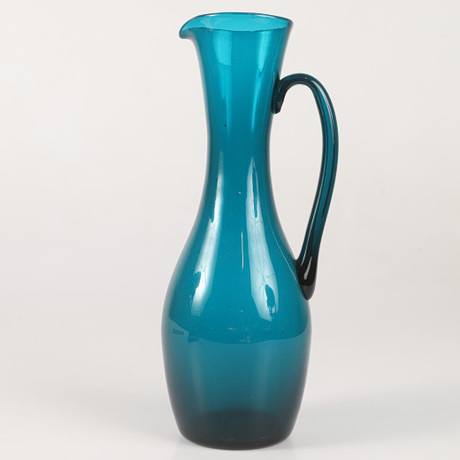 Kanna grönt glas, 1900-tal. på auktion hos Helsingborgs Auktionskammare