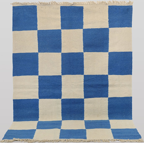 ORIENTMATTA, kelim, handvävd, rutmönster i blått, ull på ullvarp, ca 202x145 cm. på auktion hos Skandia Auktion