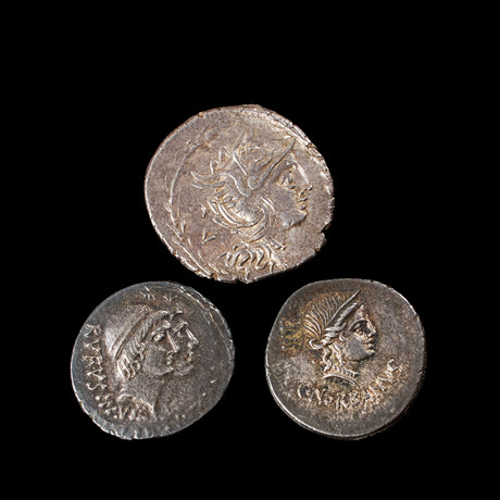 SILVERMYNT, 3 st, romersk republik, Lucilius Rufus, denarius präglad 21 f Kr, denarius, Cordia, denarius prägl på auktion hos Stockholms Auktionsverk Sickla