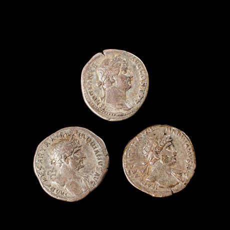 SILVERMYNT 3 st, romerska, Hadrianus, denarer präglad i Rom mellan 119-125 samt 131 Afrika samt ett präglat i på auktion hos Stockholms Auktionsverk Sickla