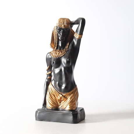 SKULPTUR, konstmassa, 1900-tal. på auktion hos Gomér & Andersson Nyköping