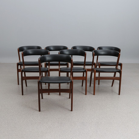 KAI CHRISTIANSEN. STOLAR, ÅTTA ST. Teak med galonklädsel. "Fire". Danmark, 1950/60-tal. på auktion hos Skånes Auktionsverk