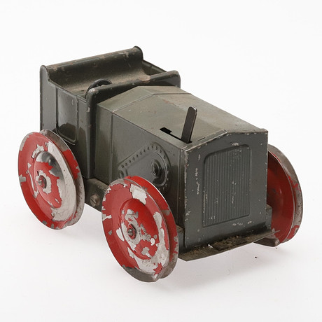 TRAKTOR, plåt, urverksdriven, Tri-ang No 2, 1900-talets första hälft. England. på auktion hos Örebro Stadsauktioner