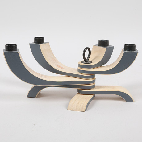 JONAS GRUNDELL. Ljusstake, trä & metall, "Nordic Light", Design House, Stockholm. på auktion hos Ekenbergs Auktioner