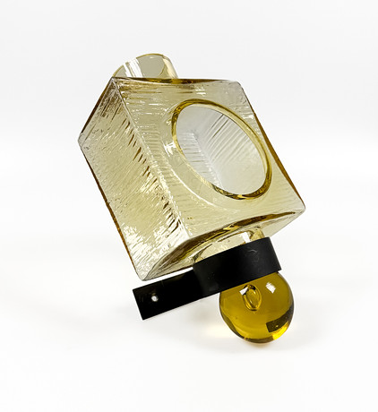LJUSLYKTA, vägghängd, färgat glas, 1900-tal. på auktion hos Auktionshuset STO Bohuslän