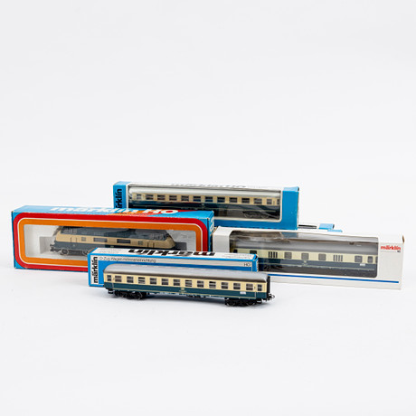 MÄRKLIN 3081 diesellok V220 samt 5 persontågsvagnar, originalkartonger. på auktion hos Auktionshuset Kolonn