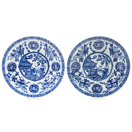 TALLRIKAR, 2 st, porslin, Kangxi, Kina, (1662-1722). på auktion hos Auktionsmagasinet Vänersborg