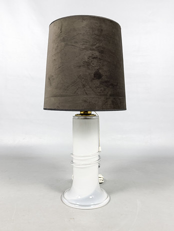 HANNELORE DREUTLER. BORDSLAMPA, glas, Ateljé Lyktan, Åhus, 1970-tal. på auktion hos Auktionshuset STO Bohuslän