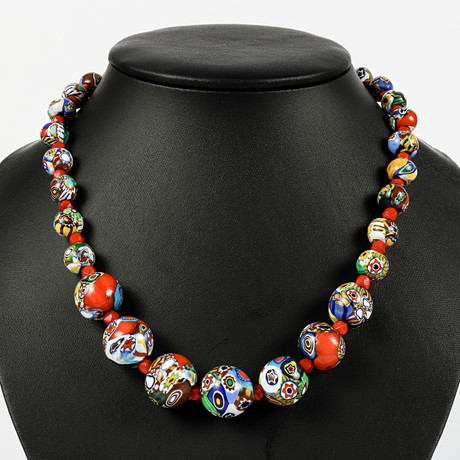MURANO MILLEFIORI Halsband, 1920/30-tal, Italien. på auktion hos Karlstad Hammarö Auktionsverk