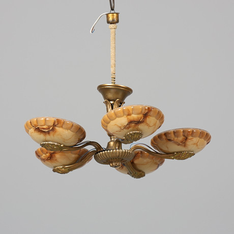 TAKLAMPA, 1900-talets första hälft, glas samt metall, 5-armad. på auktion hos Borås Auktionshall