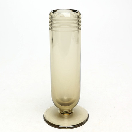ELIS BERGH. VAS, glas, Kosta, signerad, 1930/40-tal. på auktion hos Kalmar Auktionsverk