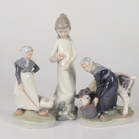 FIGURINER, 3 stycken, porslin, bl. a. Royal Copenhagen, Danmark. på auktion hos Helsingborgs Auktionskammare
