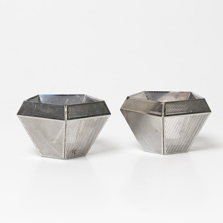 TOM DIXON. Ljushållare, ett par, "Eclectic", samtida. på auktion hos Stockholms Auktionsverk Helsingborg