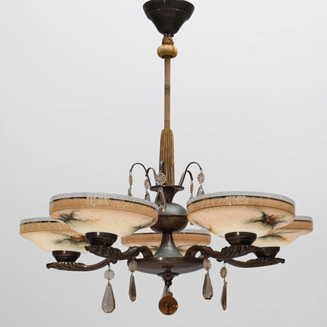 TAKLAMPA, 5-ljuspunkter, skärmar i marmorerat glas, prismor, 1950-tal. på auktion hos Auktionsmagasinet Vänersborg