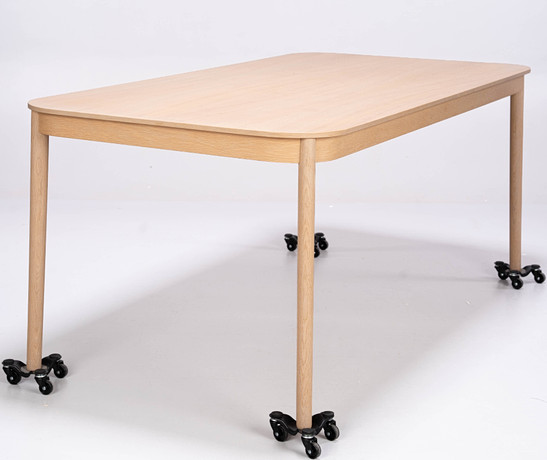 MATBORD, Note design studio för Fogia, "Figurine". på auktion hos Norrlands Auktionsverk