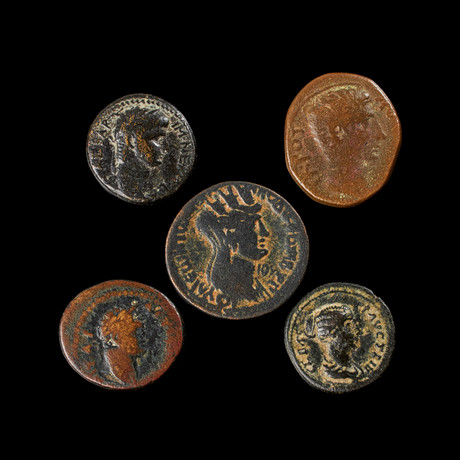 BRONSMYNT, 5 romerska, bl a Titus, Judaea Capta, 70-tal, Augustus, denarius präglad i Antiokia 5-4 f Kr och Cl på auktion hos Stockholms Auktionsverk Sickla
