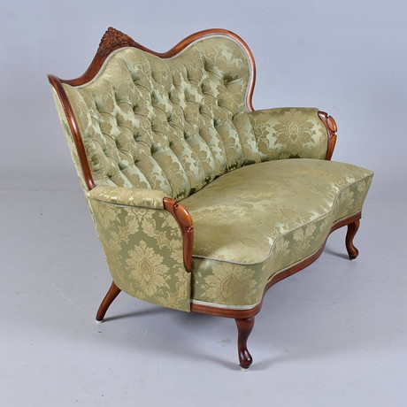 SOFFA, rokokostil, 1900-tal. på auktion hos Halmstads Auktionskammare