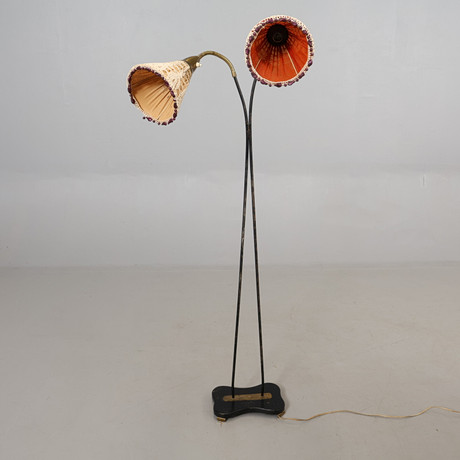 GOLVLAMPA 1900-talets första hälft. på auktion hos Höörs Auktionshall