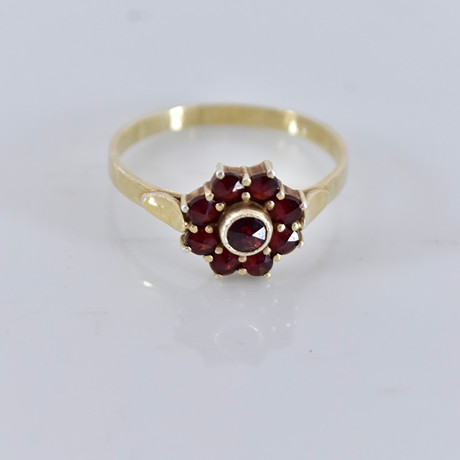 RING, med granater förgyllt silver, Heribert Engelbert Stockholm. på auktion hos Halmstads Auktionskammare