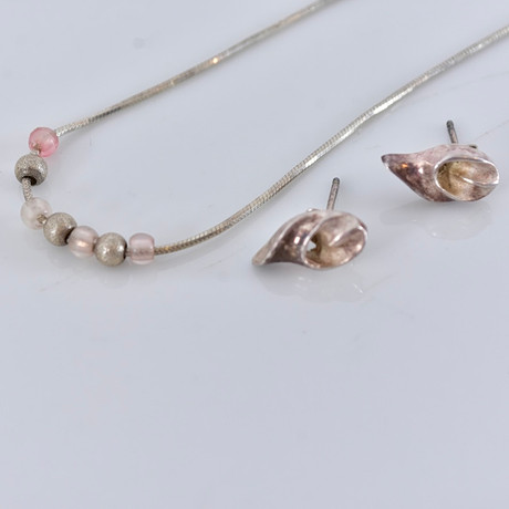 HALSCOLLIER MED ÖRHÄNGEN, sterlingsilver. på auktion hos Halmstads Auktionskammare