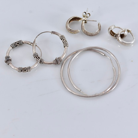 CREOLER, 4 par, sterlingsilver. på auktion hos Halmstads Auktionskammare