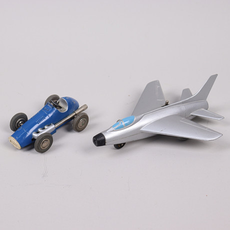 LEKSAKER, Schuco, Tyskland, Micro Racer #1040 samt Micro Jet #1032, 1950-tal. på auktion hos Markus Auktioner