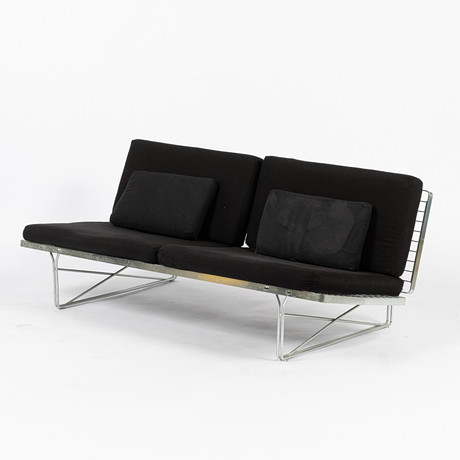 NIELS GAMMELGAARD. Soffa "Moment", Ikea. på auktion hos Stockholms Auktionsverk Helsingborg