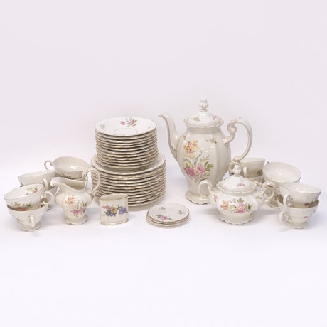 ROSENTHAL KAFFESERVIS " POMPADOUR, 43 DELAR. på auktion hos Björnssons Auktionskammare