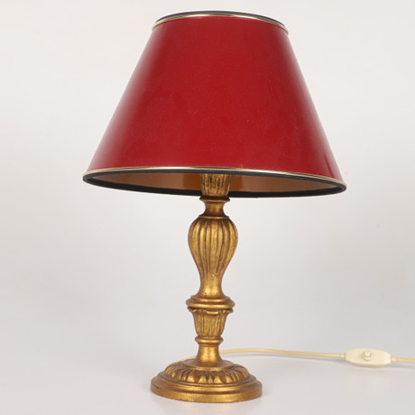 BORDSLAMPA, förgyllt trä, Bofa, 1900-tal. på auktion hos Helsingborgs Auktionskammare