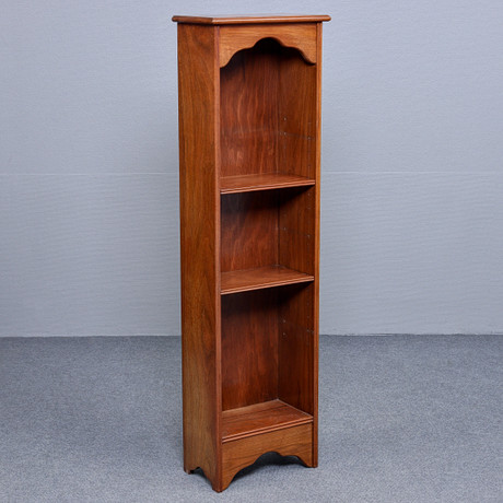 HYLLA (139cm). på auktion hos Auktionskammaren Sydost Kalmar