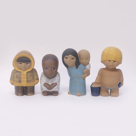 LISA LARSON. GUSTAVSBERG 4 FIGURINER, STENGODS. på auktion hos Björnssons Auktionskammare