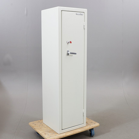 VAPENSKÅP, NOR-LYX, modell 3492, 2000-tal. på auktion hos Växjö Auktionskammare