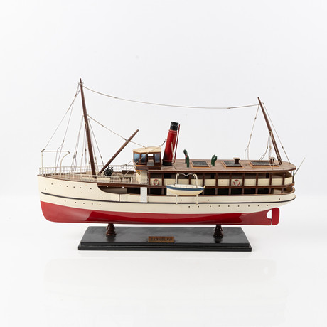 POND YACHT, ångfartyget "Earnslaw", 2-mastad, bemålat köl, 1900-talets andra hälft. på auktion hos Stockholms Auktionsverk Helsingborg
