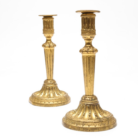 LJUSSTAKAR, ett par, Louis XVI, förgylld brons, sent 1700-tal, Frankrike. på auktion hos Gomér & Andersson Linköping