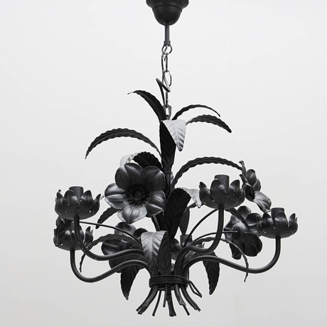 TAKLAMPA, lackad metall, dekorerad med blommor, 1900-tal. på auktion hos Auktionsmagasinet Vänersborg