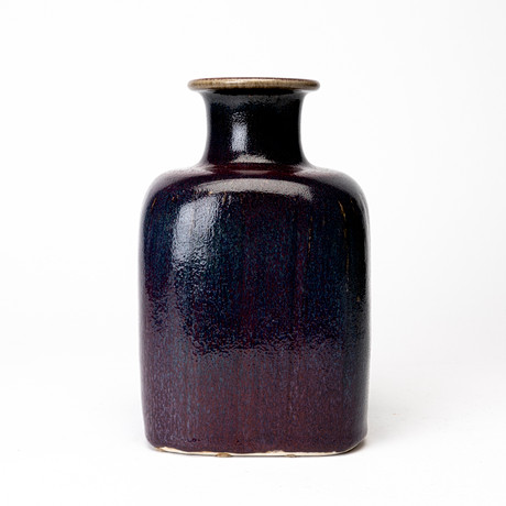 STIG LINDBERG. Vas, glaserat stengods, signerad, studiohanden, Gustavsberg, 1961. på auktion hos Auktionshuset Kolonn