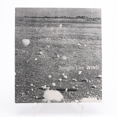 JUNGJIN LEES "WIND" I FÖRSTA UPPLAGAN, 2009. på auktion hos Crafoord Auktioner Lund