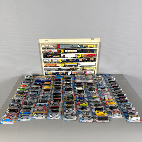 SAMLING MODELLBILAR, MODELLPLAN, MODELLMOTORCYKLAR, 124 st, bl a Hotwheels, bl a i originalkartonger. Ur olika på auktion hos Skandia Auktion