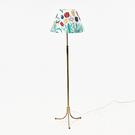 JOSEF FRANK. Golvlampa, modell 2326, mässing, Firma Svenskt tenn. på auktion hos Stockholms Auktionsverk Magasin 5