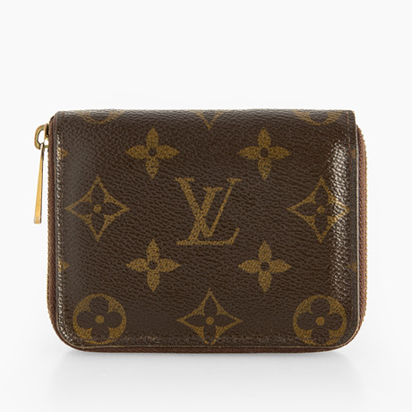 LOUIS VUITTON. Plånbok, "Monogram zippy coin purse". på auktion hos Crafoord Auktioner Stockholm