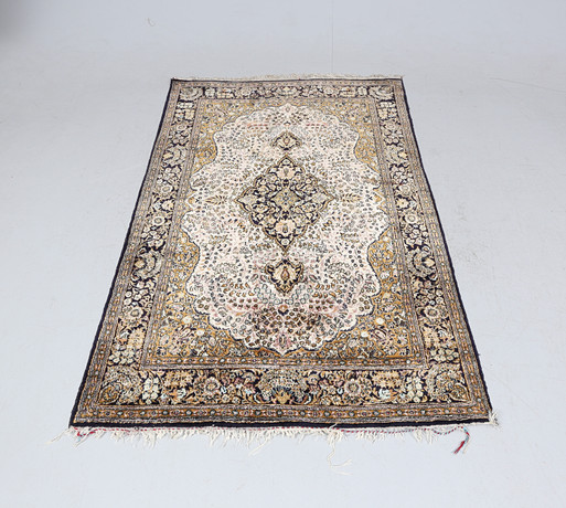 MATTA, orientalisk, Ghom, 160cm x 110cm. på auktion hos Gomér & Andersson Linköping