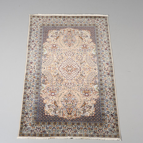MATTA, kashmir, handknuten, 213 x 139 cm. på auktion hos Borås Auktionshall