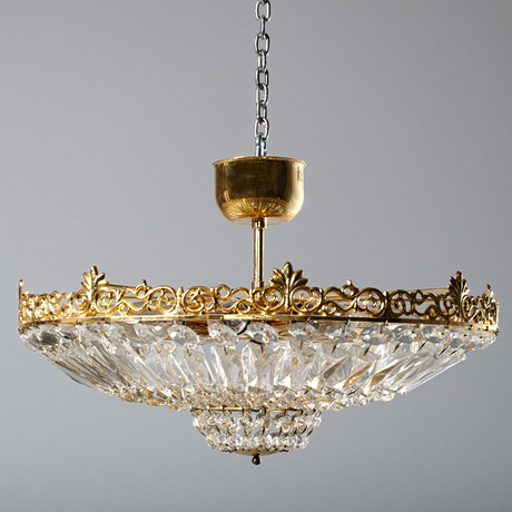 KRISTALLPLAFOND, empirestil, förgylld metall och prismor, 1900-talets andra hälft. på auktion hos Wickmans