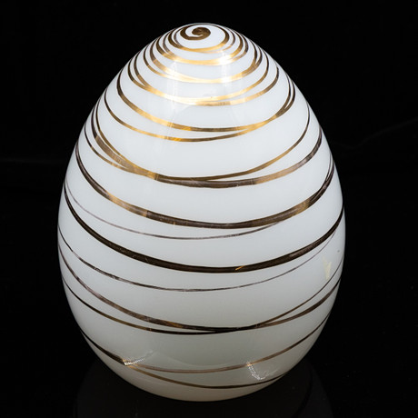 MONICA BACKSTRÖM. KONSTGLAS "ÄGG" BODA (19cm) OSIGNERAD. på auktion hos Auktionskammaren Sydost Kalmar