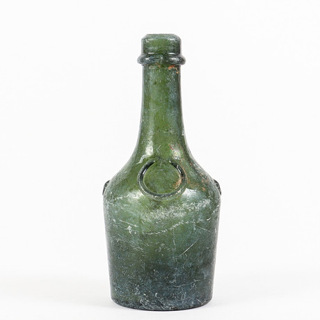 LIKÖRFLASKA, "BENEDICTINE", 1800-tal. på auktion hos Karlstad Hammarö Auktionsverk