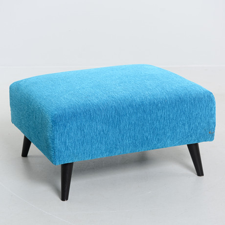 FOTPALL/SITTPUFF, 2000-tal. på auktion hos Formstad Auktioner
