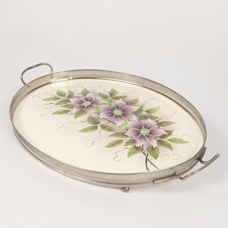 SERVERINGSBRICKA, vitmetall/porslin med blomsterdekor, 1900-talets mitt. på auktion hos Helsingborgs Auktionskammare