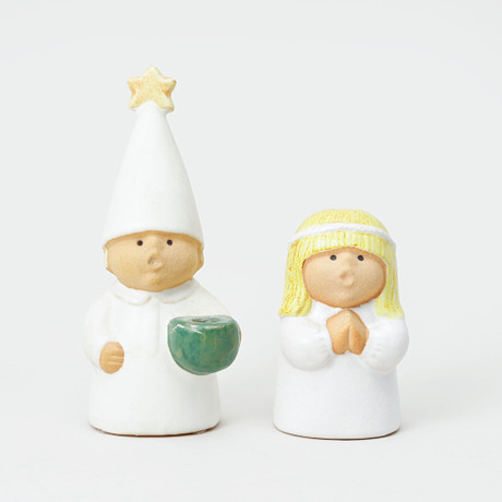 LISA LARSON. "Advent", ljusstakar, 2 st, stengods. Rörstrand. på auktion hos Göteborgs Auktionsverk