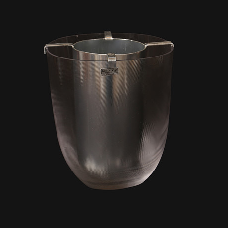 ANNA EHRNER. Vinkylare, glas/metall,"Line", Kosta Boda. på auktion hos Limhamns Auktionsbyrå